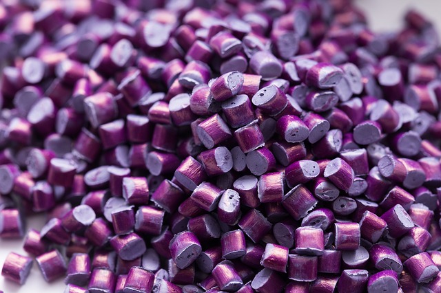 Dyed PVC / PU Granuals Raw Form For Production